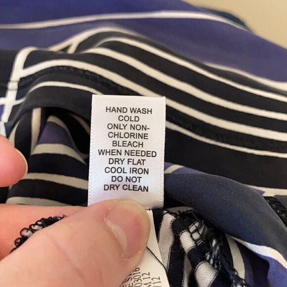 3/$20 Banana Republic Fancy Tank silk/cotton - Picture 8 of 8